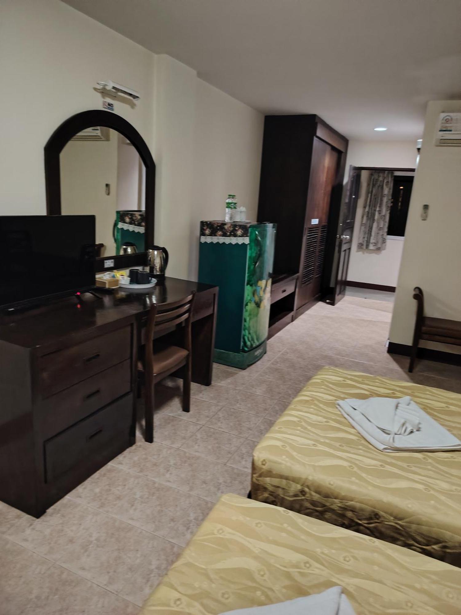 Aram Hotel Pantai Kata Luaran gambar